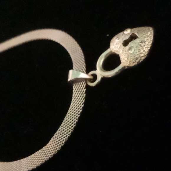 Basket weave chain 22 inches long & heart locket pendant. - Picture 2 of 5